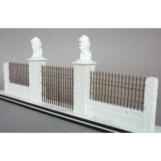 Park Wall with Iron Fence 1/35