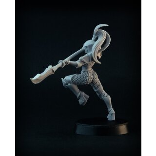 Female Dungeon Guard (28 mm) (5)
