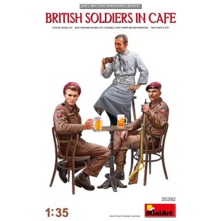 1:35 Fig. Brit. Soldaten im Caf&eacute; (3)