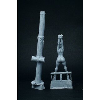 Woman stretched at stake (28 mm)